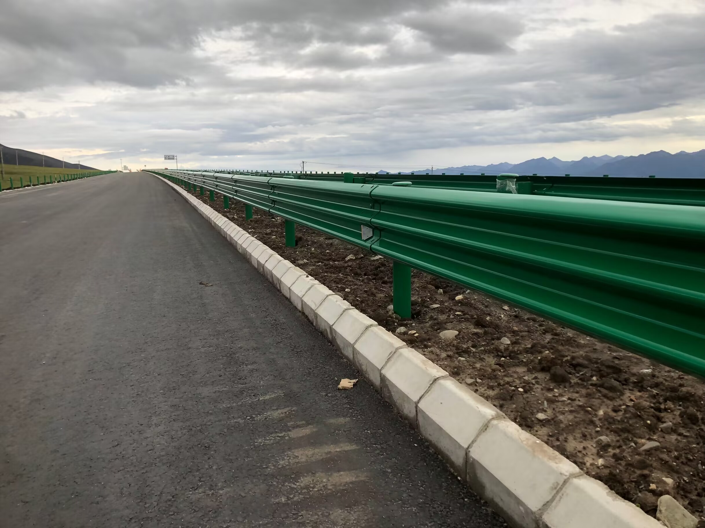 仲巴县乡村公路波形护栏波形护栏板 - 推荐